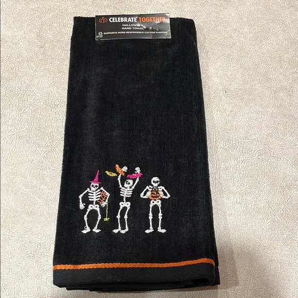 Halloween skeletons hand towel brand new - Picture 1 of 1